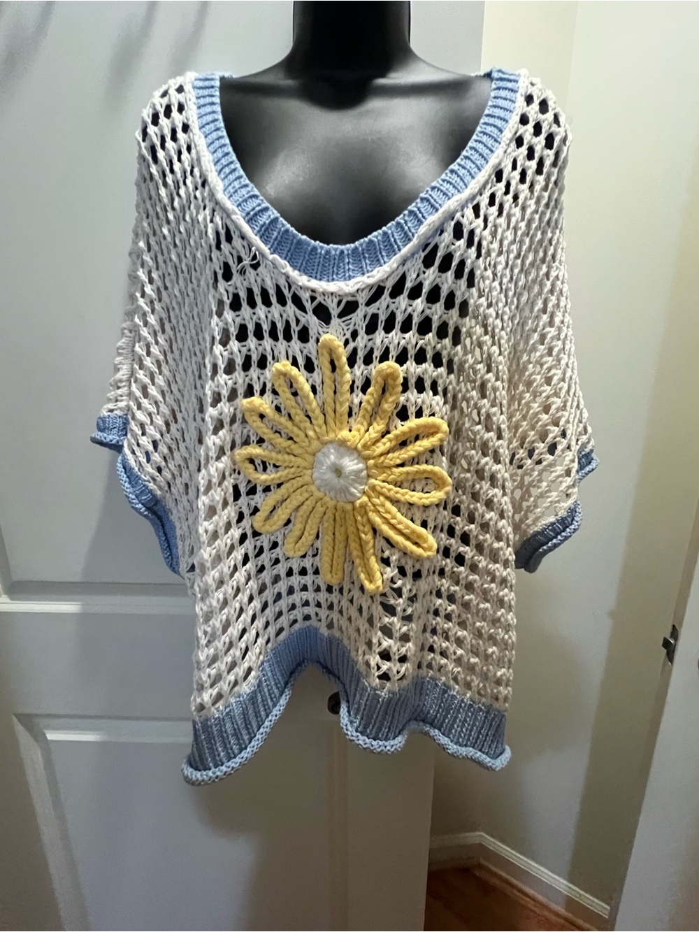 Crochet Daisy Open-Knit Sweater Top - Cream with Light Blue Trim
